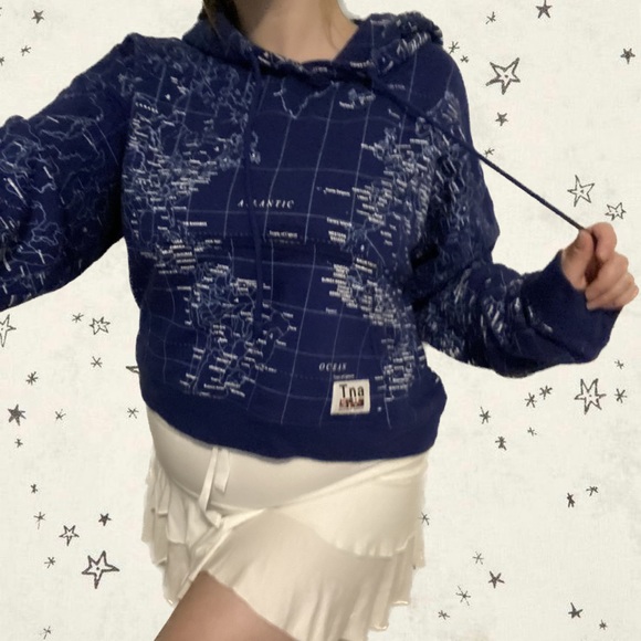 TNA world map hoodie 🌏 - Picture 2 of 4